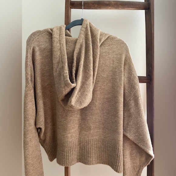 H&M cozy hooded sweater - Picture 3 of 3
